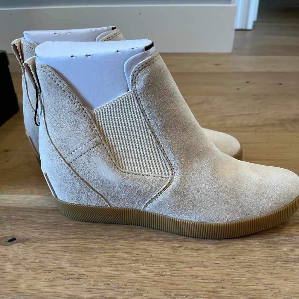 Sorel X Calia Out N About Wedges, Sz 9.5, New in box.